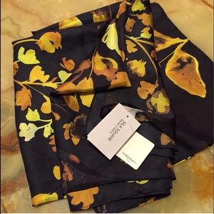 💃Sale💃💥100% Silk Scarf Brand New